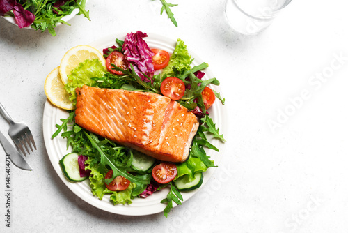 Photos Grilled salmon fish fillet and green salad