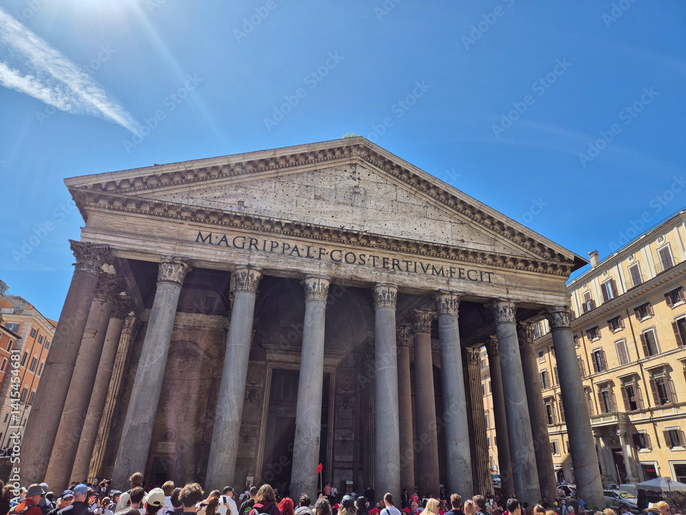 Obraz premium A view of the Parthenon in Rome, Italy