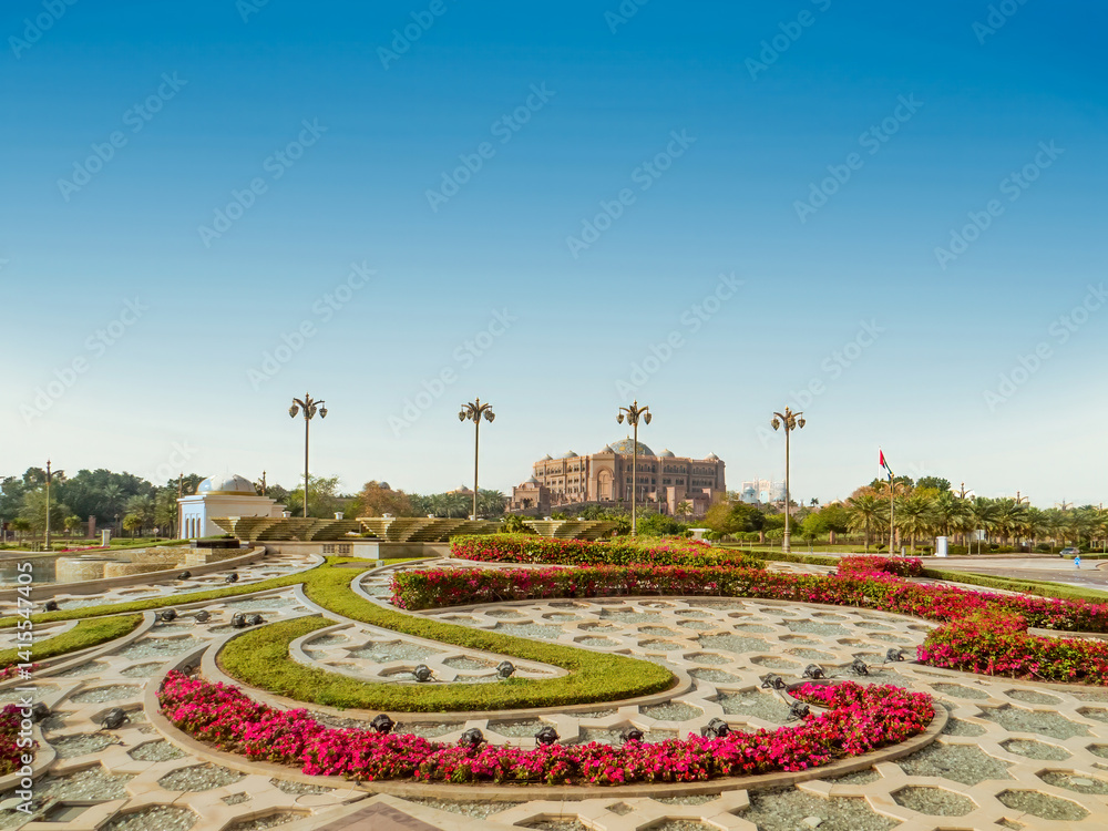 Obraz premium Abu Dhabi, United Arab Emirates. Emirates Palace Mandarin Oriental Hotel as seen from above.