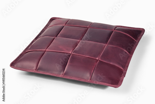 Obraz na płótnie Elegant burgundy leather cushion resting on white background w salonie