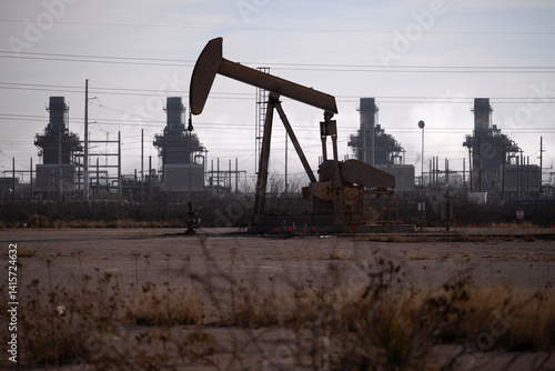 Valokuva Pump Jack Near Gas Turbine Power Plant in Permian Basin Texas