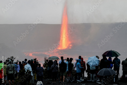 Tableau sur toile Lava eruption from Halemaumau crater at Kilauea volcano Hawaii