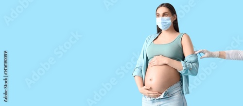 Young pregnant woman receiv...