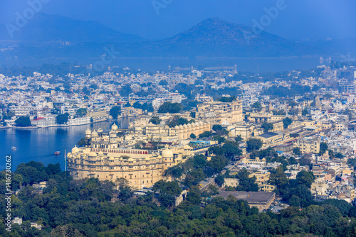 マチャラ・マグラ・ヒルから望むシティ・パレスとウダイプル街並み
