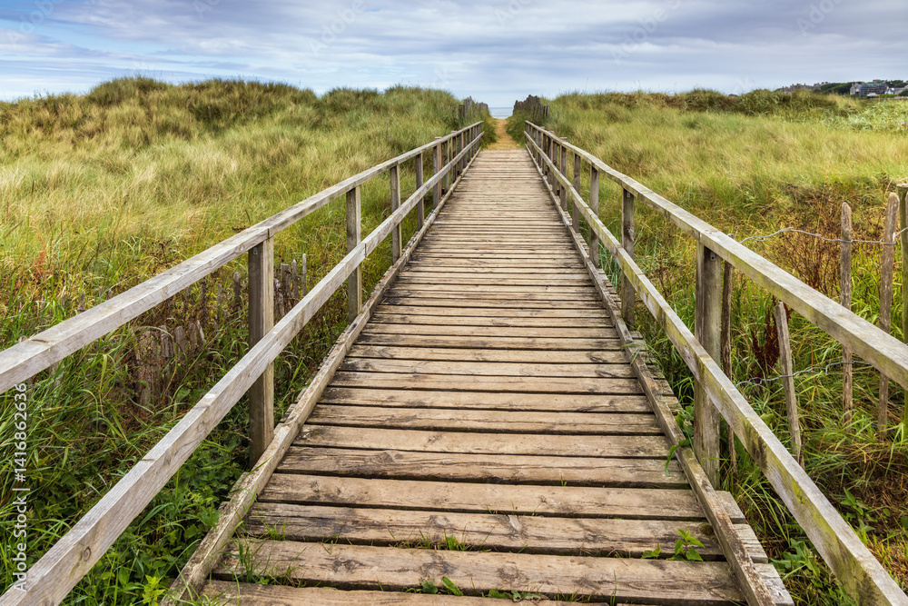 Walkway to the long stretch of beach at West Sands in St Andrews, Fife. Walkway to the long stretch of beach at West Sands in St Andrews, Fife.