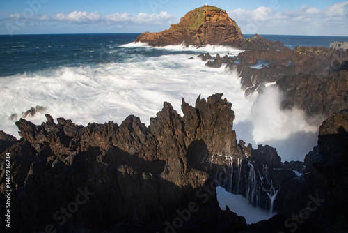 Obraz na płótnie big waves in Porto Moniz, Madeira w salonie