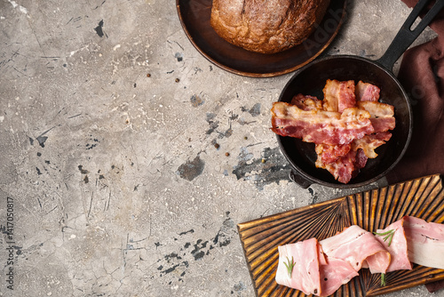 Crispy fried bacon strips i...
