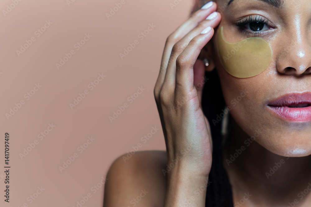 Fototapeta premium Beautiful woman making skin and facial beauty treatments