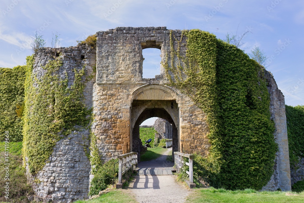 Obraz premium ruins of an old castle - main gate at Helmsley Castle - Helmsley - North Yorkshire - Great Britain