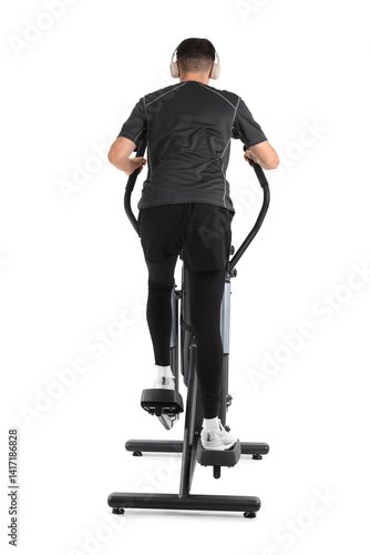 Sporty young man with headp...
