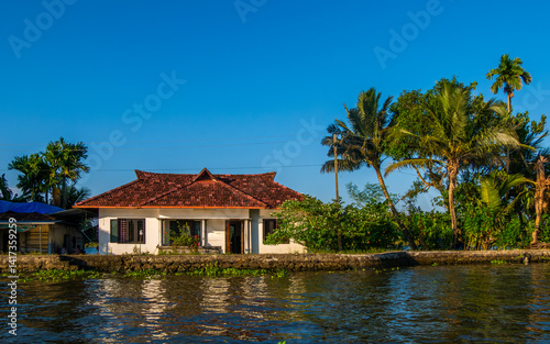 Beautiful Traditional Kerala house on the brink of lake at Alappuzha