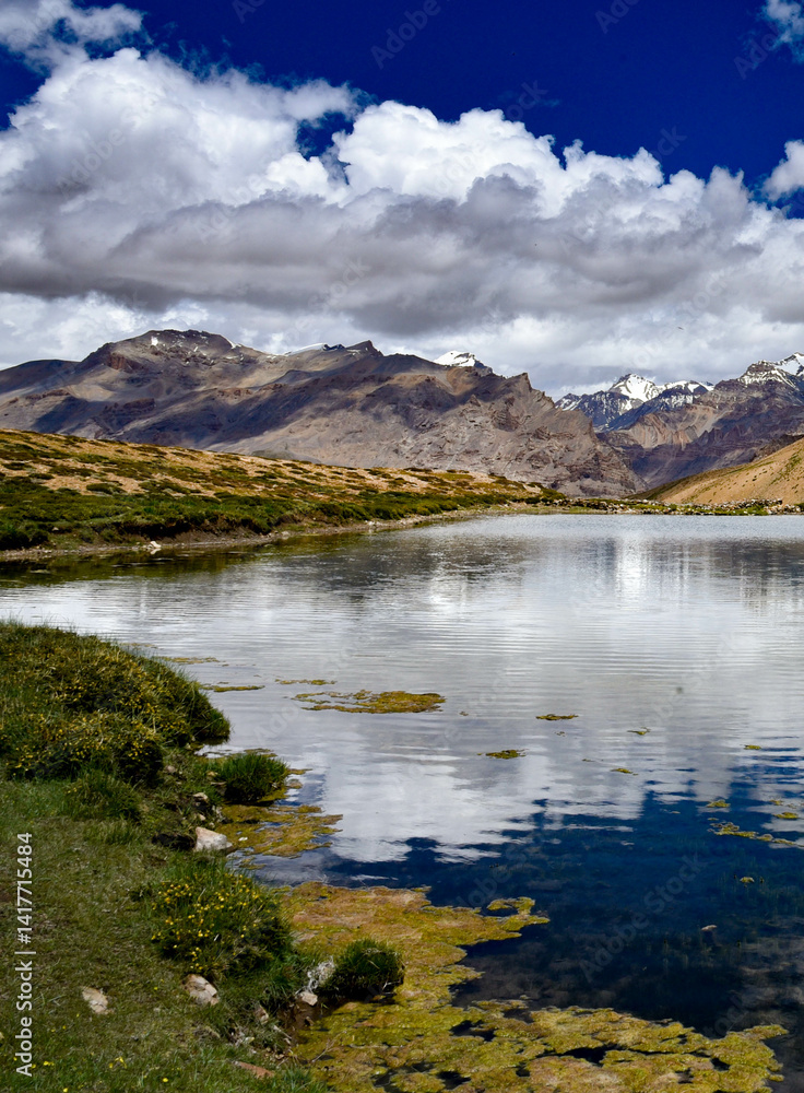 Naklejka premium lake and mountains