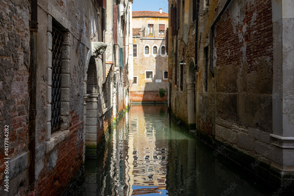 Authentic Italian Streets – Timeless Scenes of Everyday Life. Candid and atmospheric images of Italian streets capturing the charm, color, and character of everyday life.