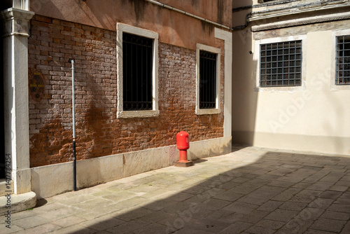 Obraz na płótnie Authentic Italian Streets – Timeless Scenes of Everyday Life. Candid and atmospheric images of Italian streets capturing the charm, color, and character of everyday life. w salonie