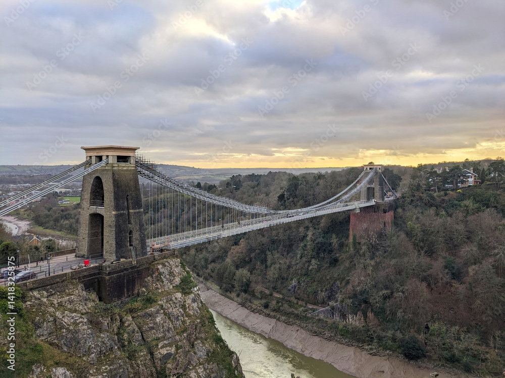 Fototapeta premium The iconic Clifton Suspension Bridge spans the dramatic Avon Gorge as traffic crosses on it
