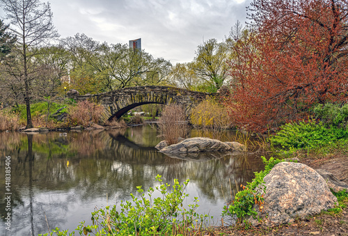 Obraz na płótnie Gapstow Bridge in Central Park, early spring w salonie