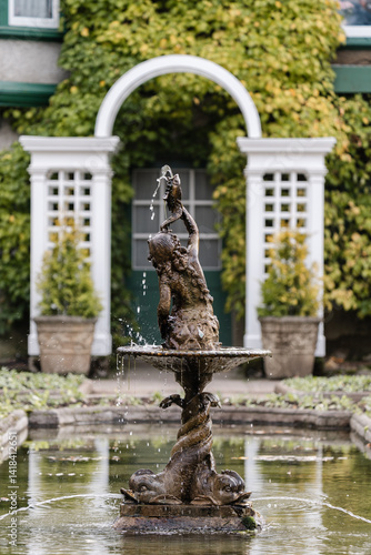 Wallpaper Mural Fountain at The Butchart Gardens on Vancouver Island in British Columbia Canada in Fall Torontodigital.ca