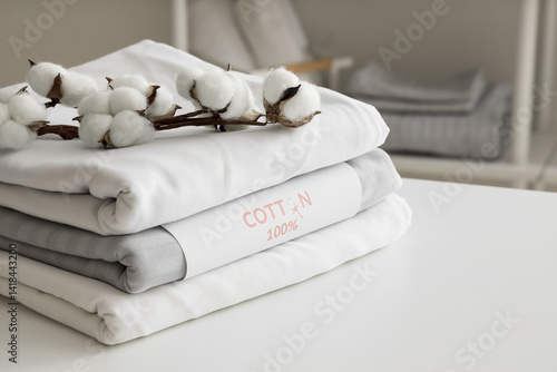 Bed sheets with fabric comp...