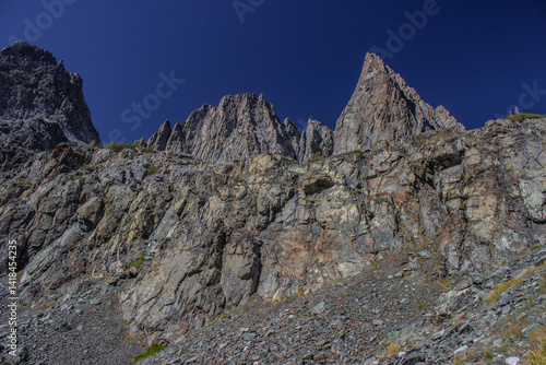 Obraz na płótnie Towering Minarets rising above rugged terrain near Mammoth, California w salonie