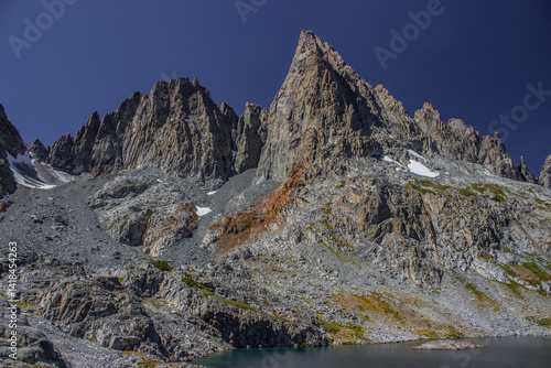 Obraz na płótnie Towering Minarets rising above rugged terrain near Mammoth, California w salonie