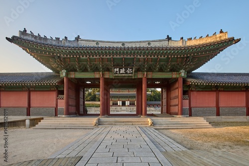 Daejojeon Hall and Seonpyeongmun Gate in Changdeokgung Palace, UNESCO World Heritage Site in Seoul, Korea, 인정전 선평문, 창덕궁