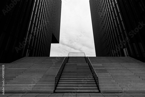 Obraz na płótnie Stone steps between two tall buildings w salonie