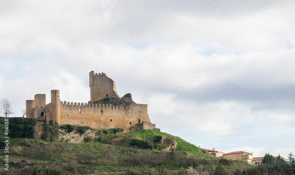 Obraz premium Castle of the medieval village of Frias on top of a mountain with some clouds in the white sky