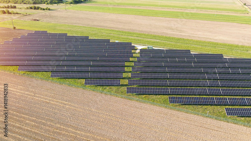Obraz na płótnie Solar panels covering agricultural land w salonie