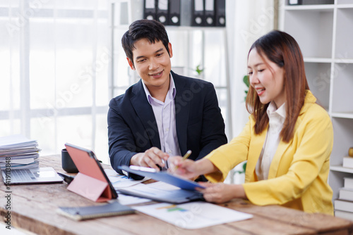 Wallpaper Mural Financial Business team analyze the graph of the company's performance to create profits and growth, Market research reports and income statistics, Financial and Accounting concept. Torontodigital.ca