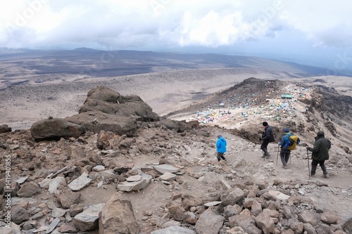 Obraz na płótnie Scenery of trekking people on trail during descending from Kilimanjaro Peak, Tanzania w salonie
