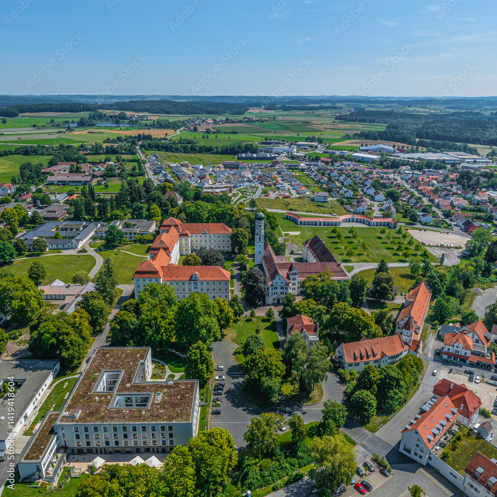 Der oberschwäbische Kurort Bad Schussenried aus der Vogelperspektive