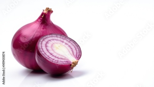 Obraz na płótnie Close-up of red onion, showing layers & texture against pure white, red onion, healthy w salonie
