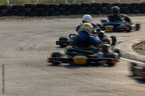 Obraz na płótnie Motion blur kart driver drive go kart on kart race track circuit, Go kart racer driver on curve race track, Extreme sport . w salonie
