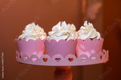 Obraz na płótnie Big Dot of Happiness Pink Stripes - Simple Party Decorations - Party Cupcake Wrappers w salonie