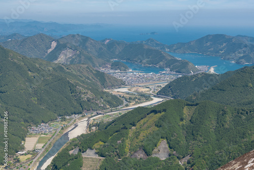 Obraz na płótnie 熊野古道伊勢路馬越峠から便石山、銚子川を望む w salonie