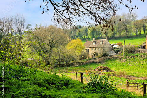 Obraz na płótnie Quaint farmhouse in the beautiful countryside of the Cotswolds during spring, Gloucestershire, England, UK w salonie