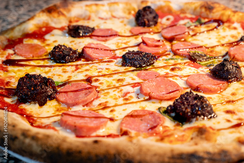 Pizza Italiana hecha en horno a leña