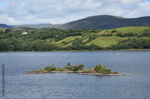Le Lough Corrib dans le Connemara en Irlande photo