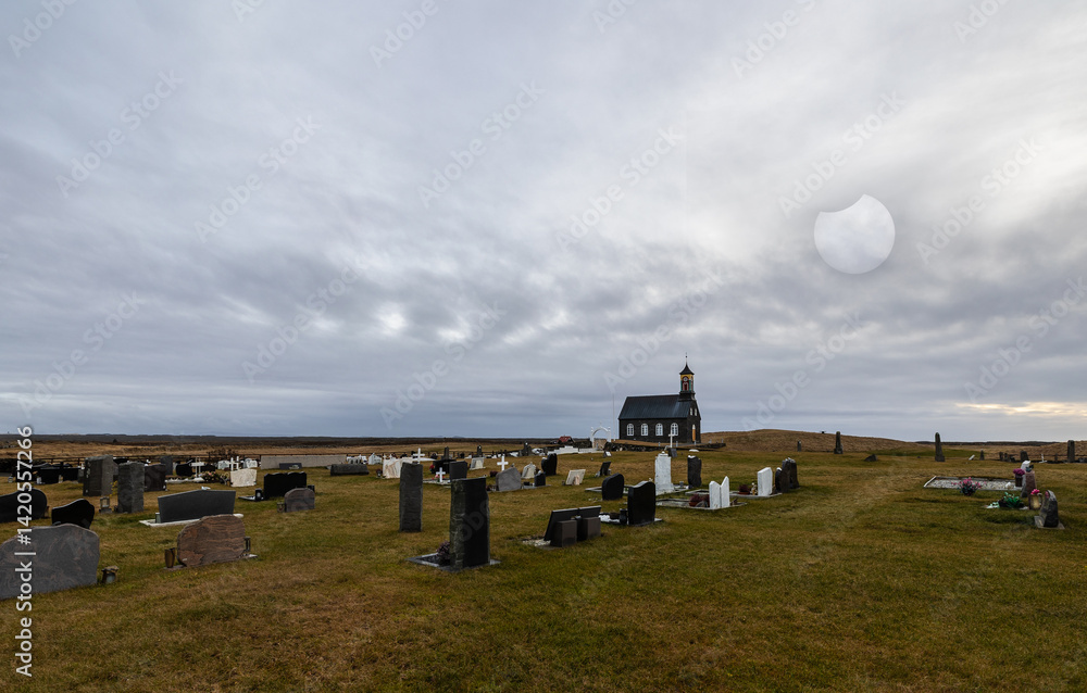Different photographic compositions in my beloved Iceland, its landscapes and northern lights!