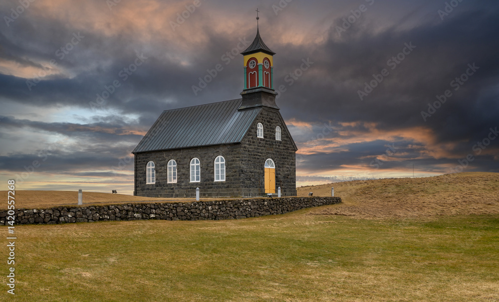 Different photographic compositions in my beloved Iceland, its landscapes and northern lights!