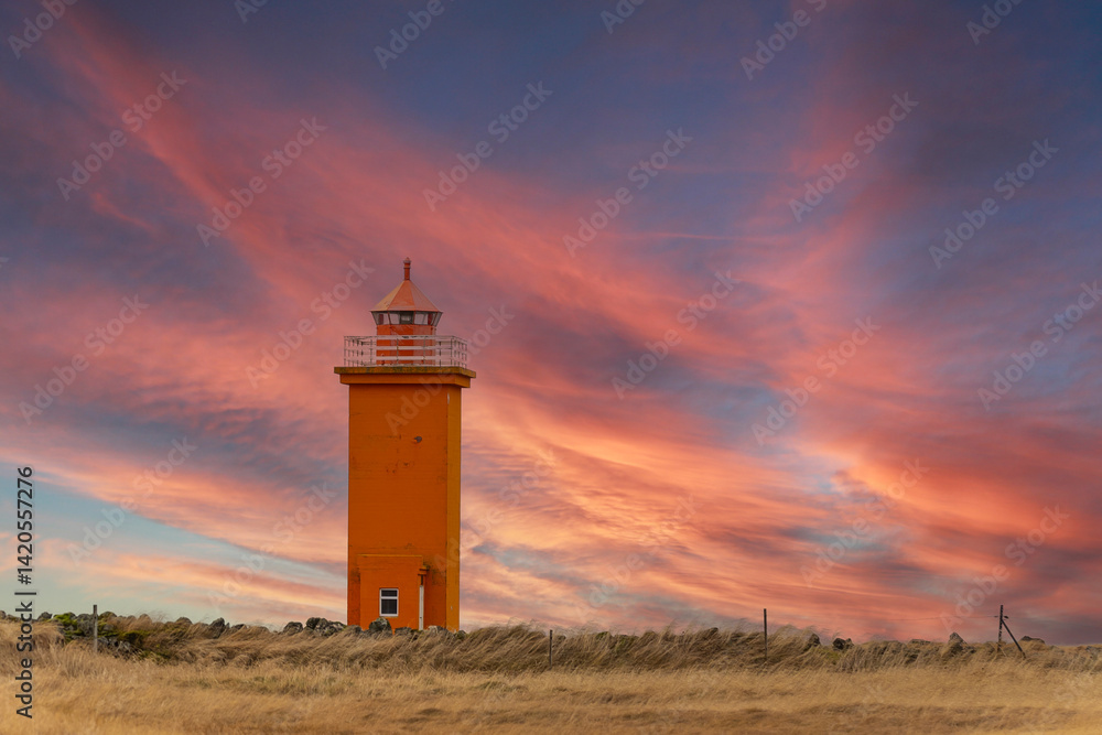 Different photographic compositions in my beloved Iceland, its landscapes and northern lights!