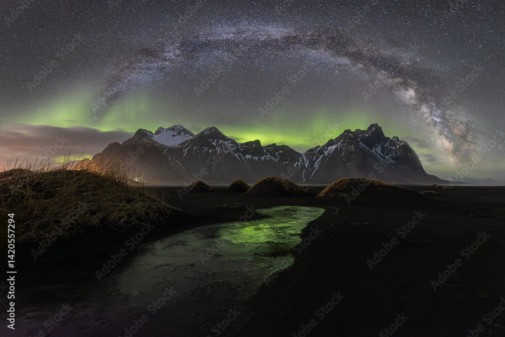 Different photographic compositions in my beloved Iceland, its landscapes and northern lights!