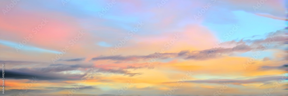 Obraz premium Colorful sunset sky with soft clouds