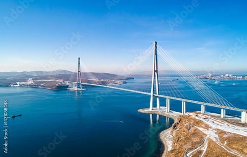 Canvas Print Stunning view of the Russky Bridge in Vladivostok with clear blue skies and tranquil waters