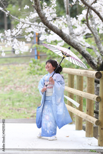 Fototapeta 桜舞う七五三 女の子７歳③