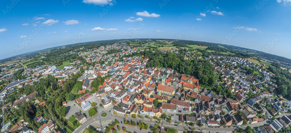 Die Stadt Mainburg an der Abens in Niederbayern aus der Vogelperspektive