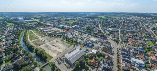 Obraz na płótnie Ausblick auf Mainburg im Zentrum der Hallertau an einem sonnigen Spätsommertag w salonie