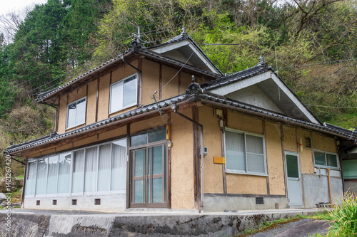 Wallpaper Mural 日本の岡山県新見市で見たとても古くて美しい建物 Torontodigital.ca