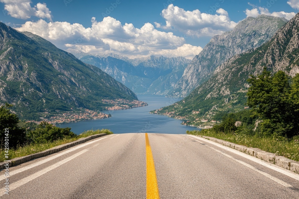 Naklejka premium Scenic mountain road overlooking a lake