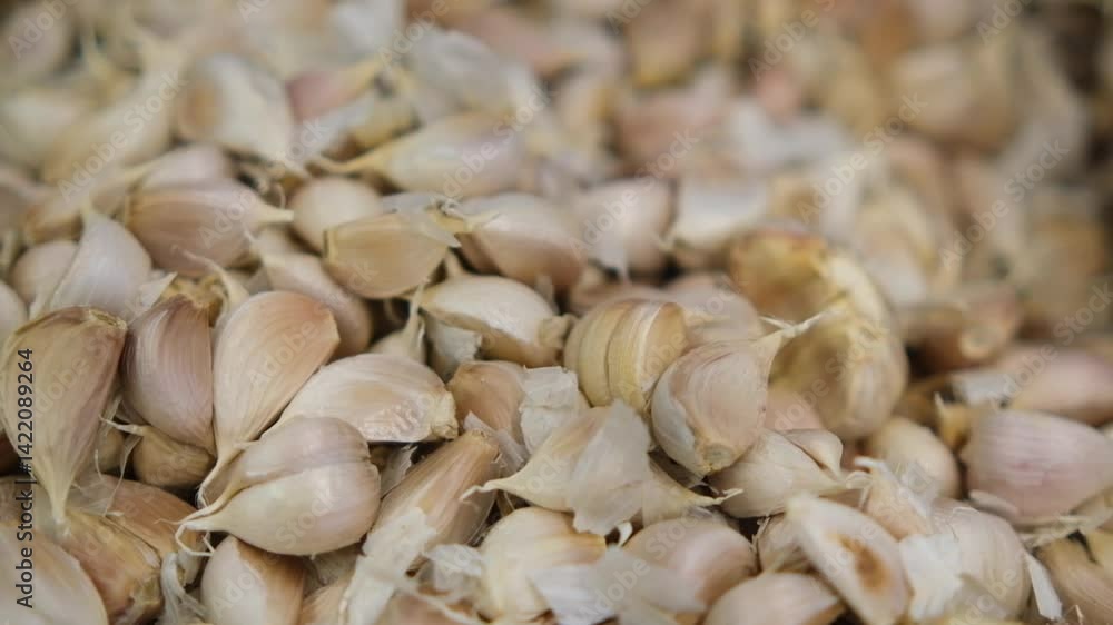 Close-up Texture: Creamy Beige Garlic Cloves Heap Close-up Texture: Creamy Beige Garlic Cloves Heap